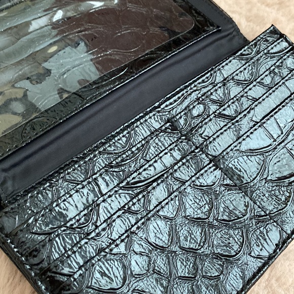 Large Guess Wallet - Picture 8 of 8